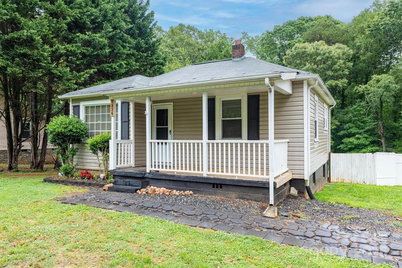 1036 20th St., Hickory, NC 28601