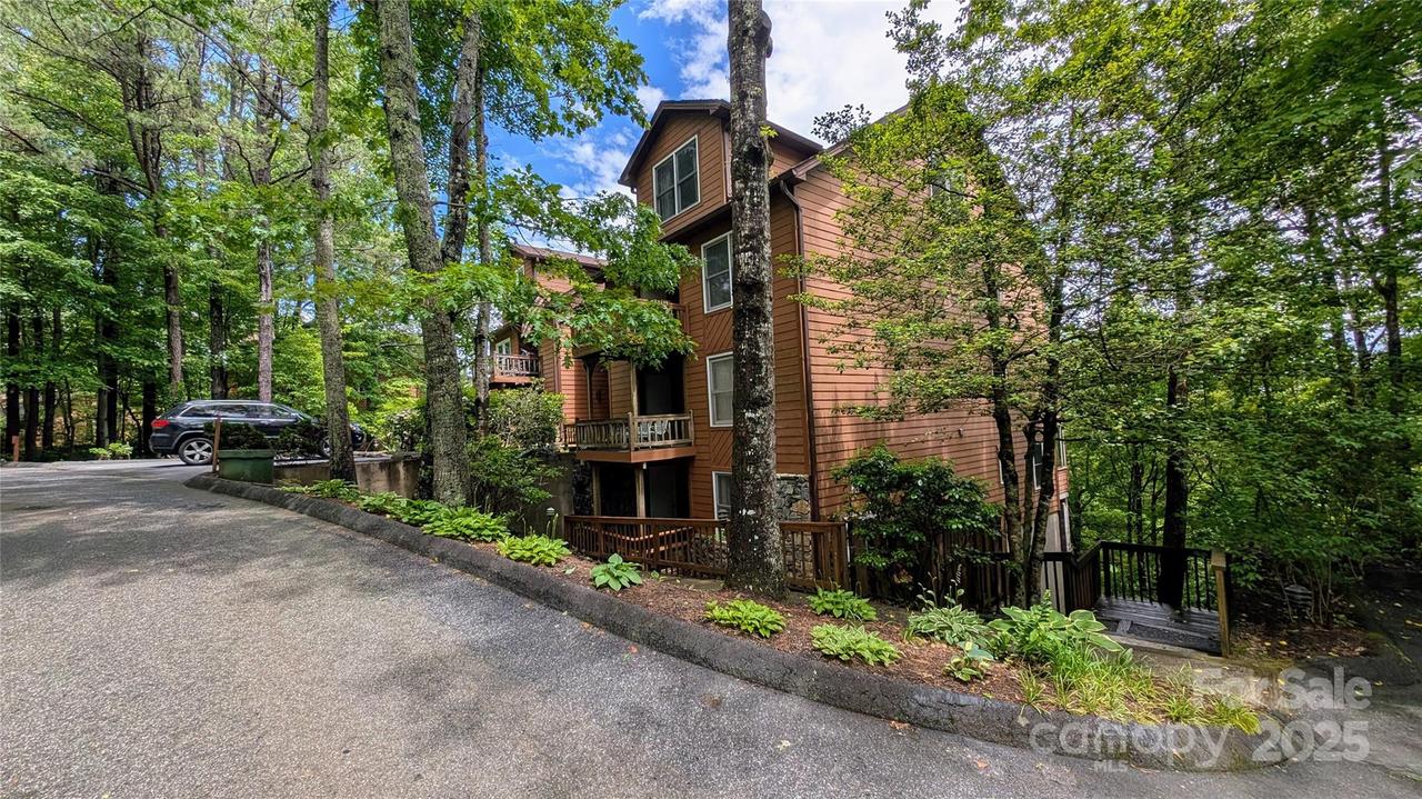 105 Toxaway Views Dr. #402, Lake Toxaway, NC 28747