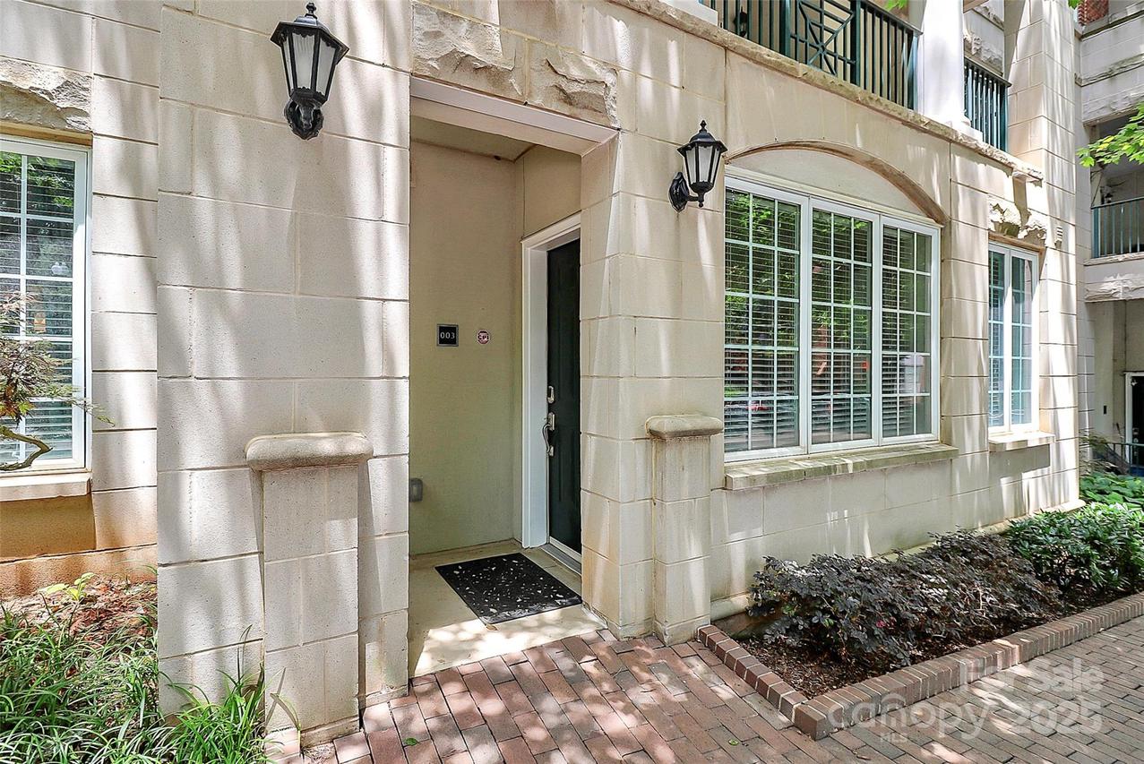 300 W 5th St. #003, Charlotte, NC 28202