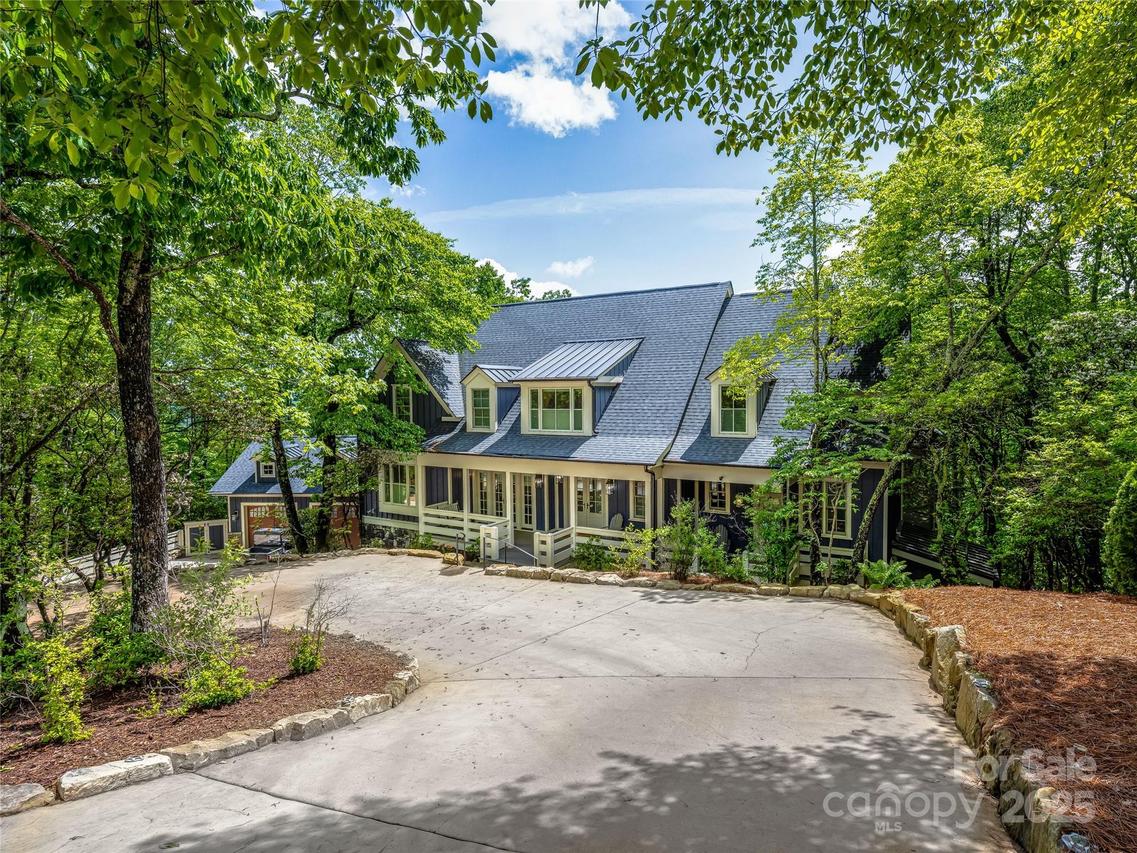 251 Toxaway Ct., Lake Toxaway, NC 28747