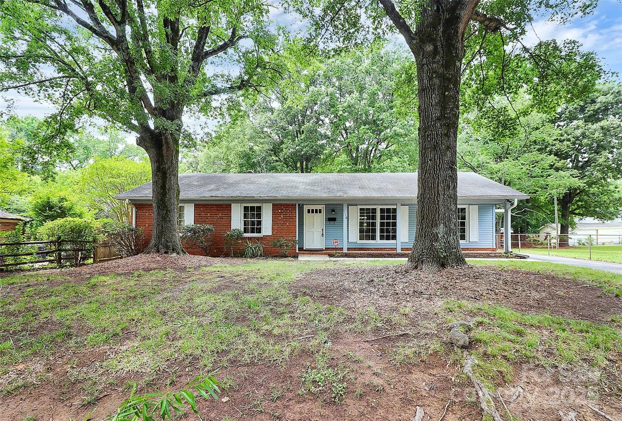 7118 April Ridge Ln., Charlotte, NC 28215