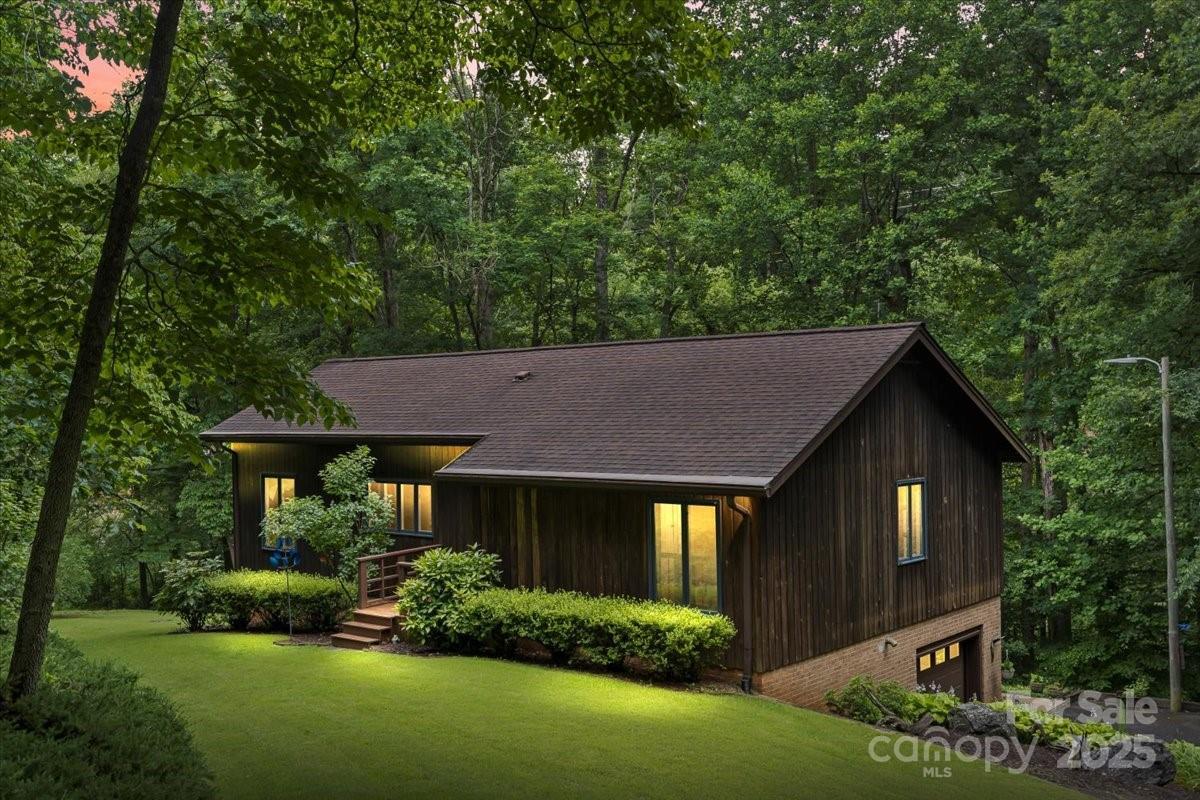 460 27th Avenue Cir., Hickory, NC 28601