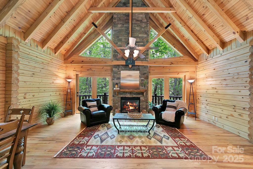 76 Isuhdavga Ct., Brevard, NC 28712