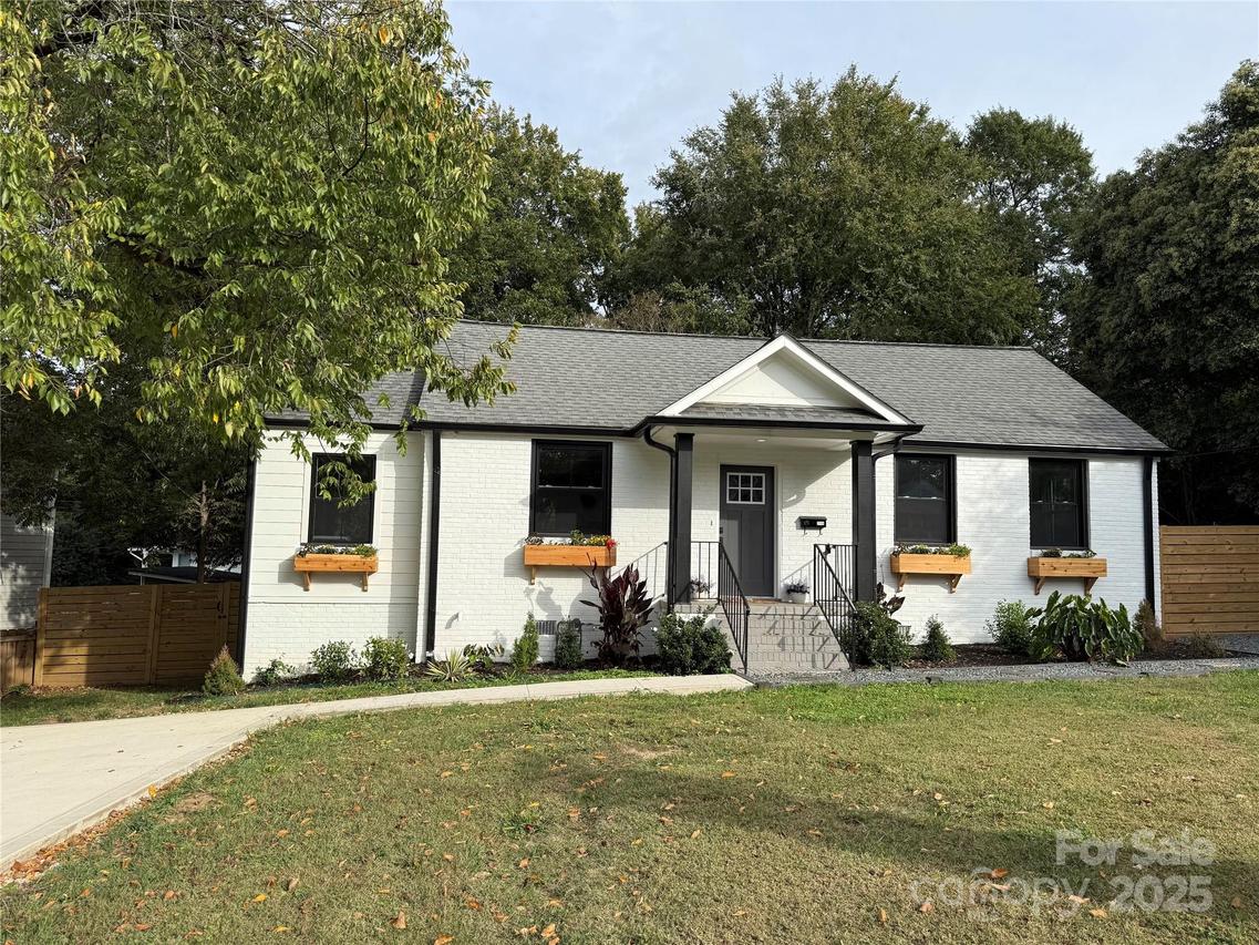 2114 Thurmond Pl., Charlotte, NC 28205