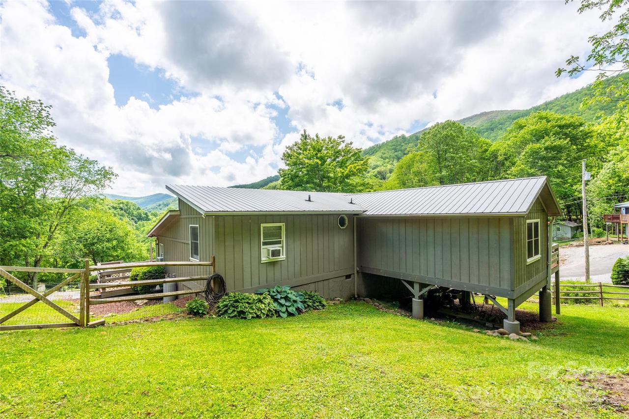 131 Apple Blossom Ln., Maggie Valley, NC 28751