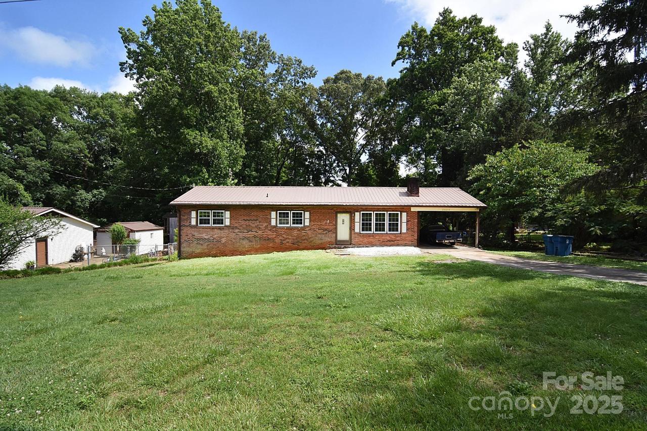 2625 Glenn St., Newton, NC 28658
