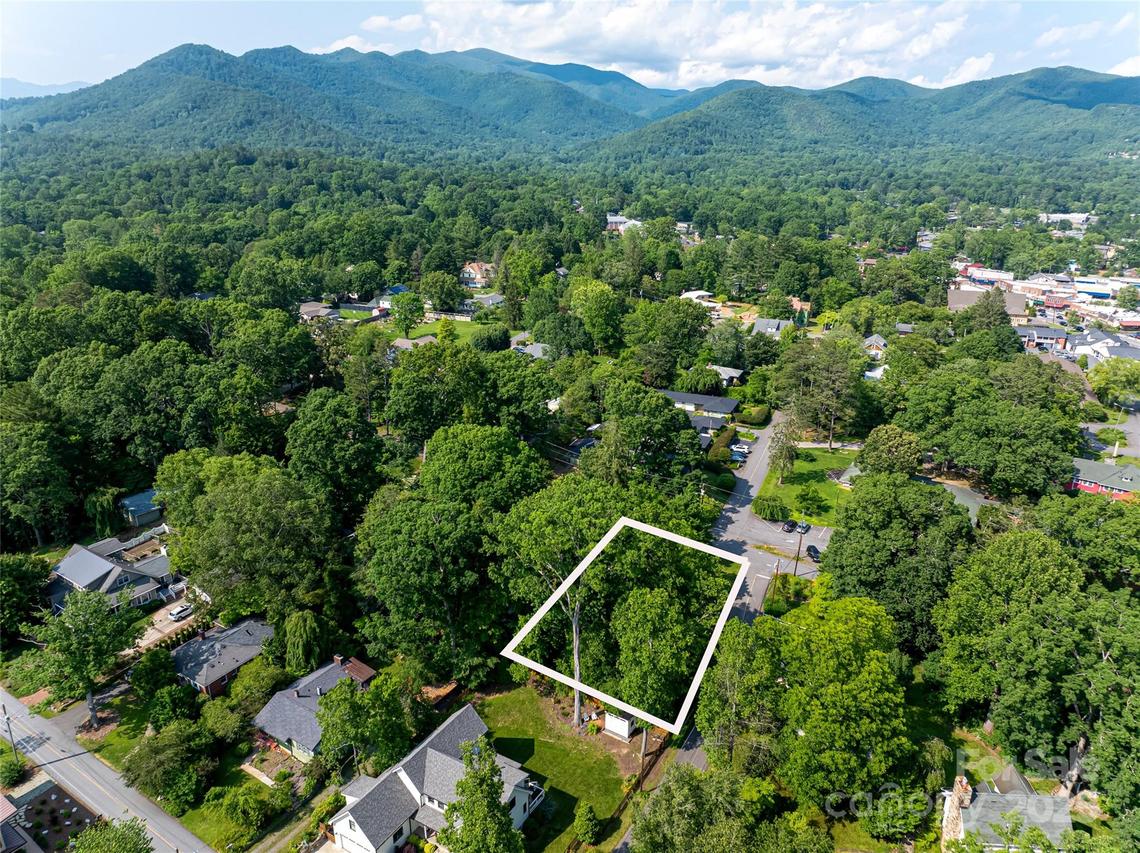 110 Border St., Black Mountain, NC 28711