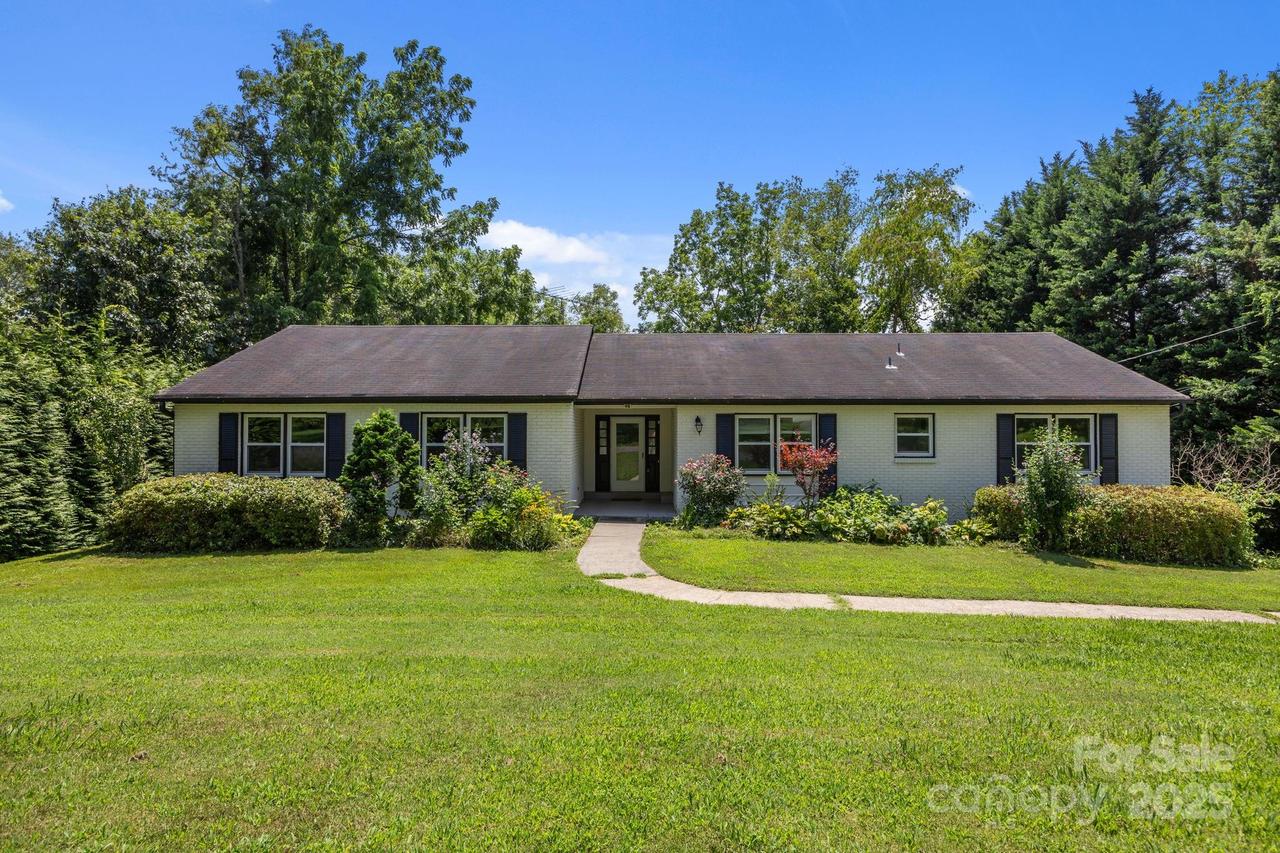90 Knob Hill Rd., Asheville, NC 28806