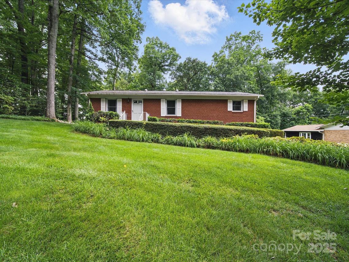 220 Lakeview Dr., Belmont, NC 28012