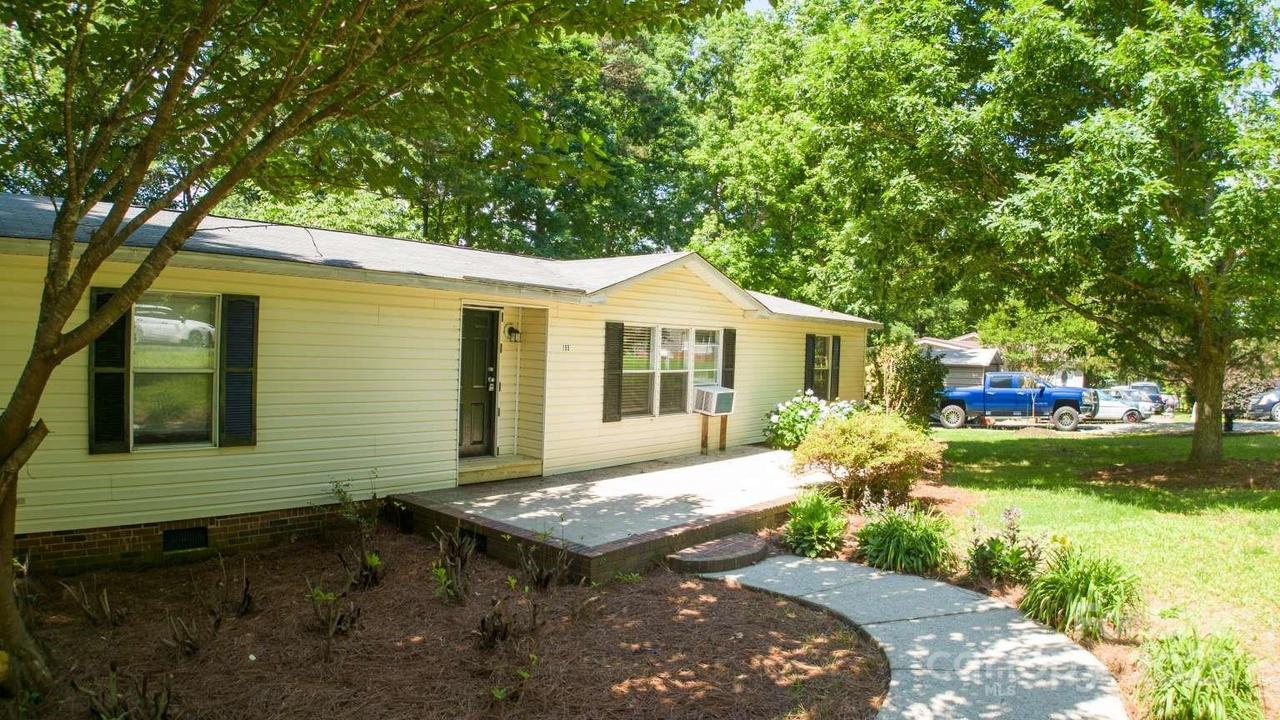 154 Springdale Acres Dr., Mooresville, NC 28115