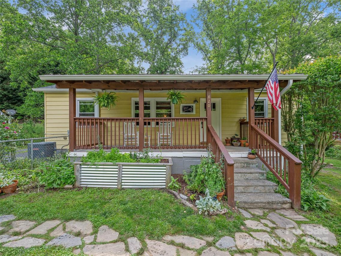 820 Azalea Ave., Black Mountain, NC 28711