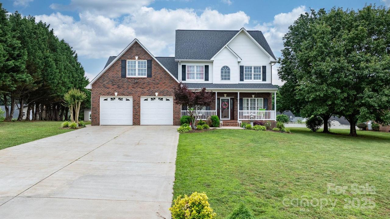 2779 Touchstone Cir., Newton, NC 28658