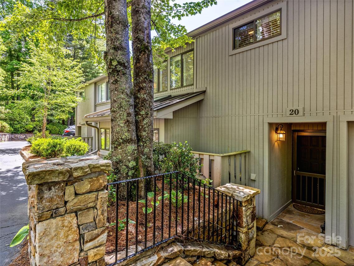 24 E Toxaway Shores Rd. #20, Lake Toxaway, NC 28747