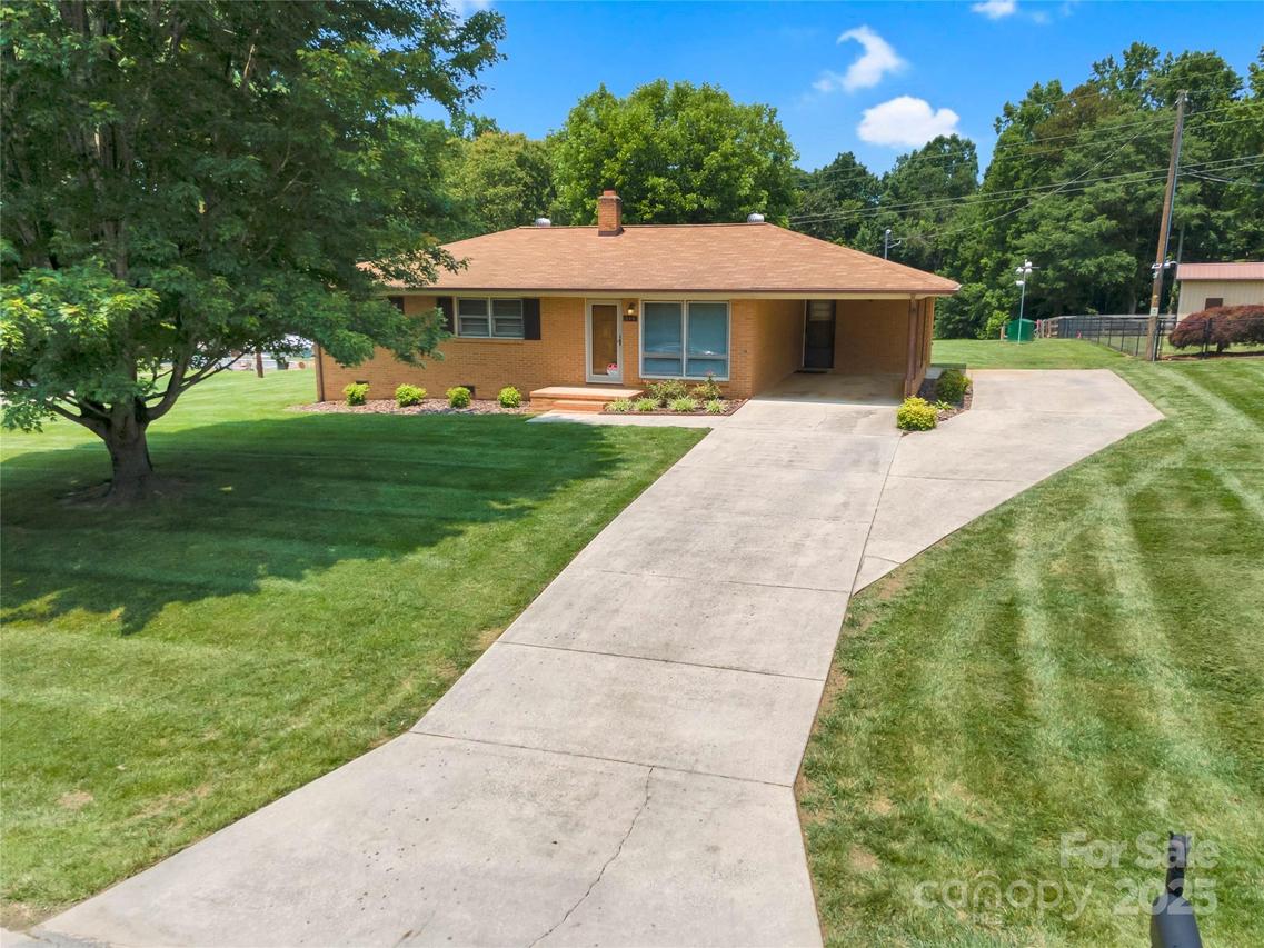 888 Stowe Ln., Gastonia, NC 28056