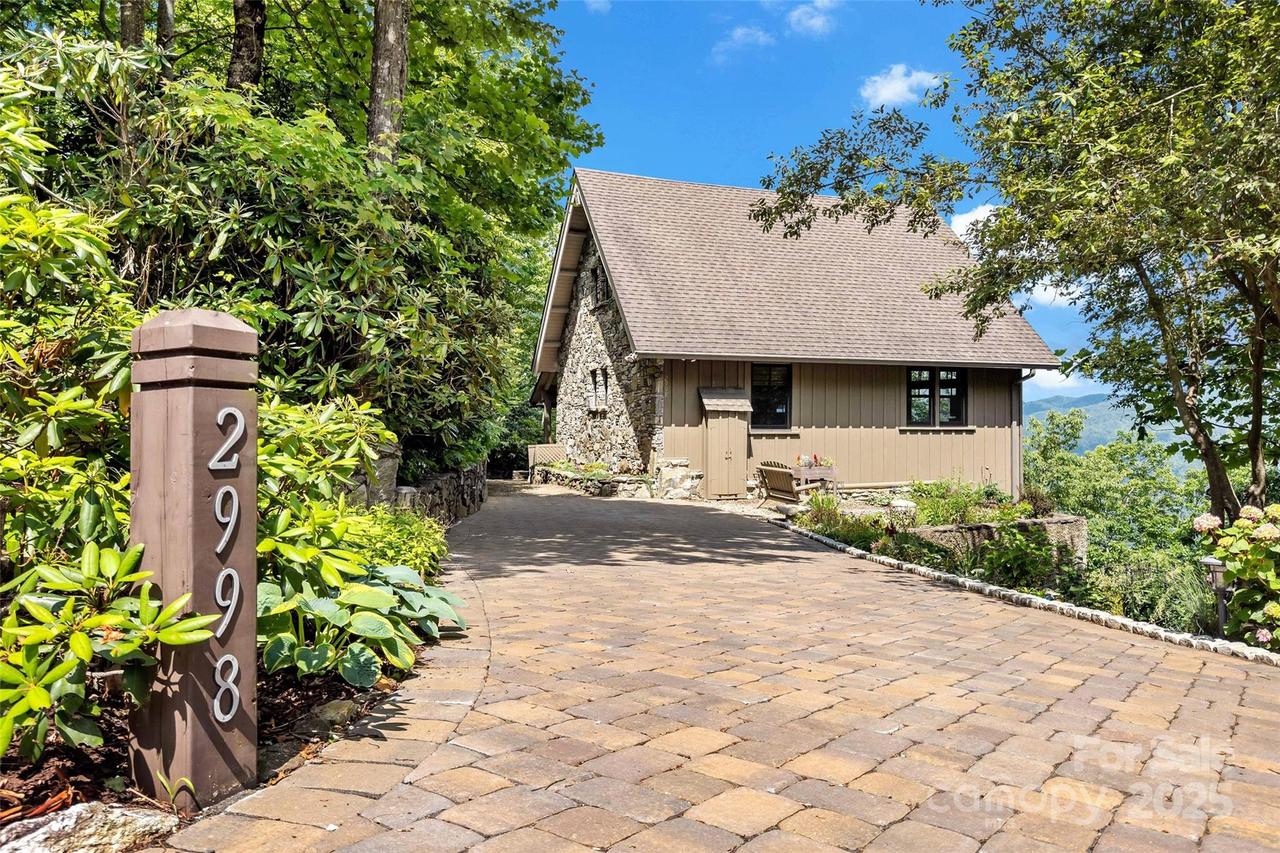 2998 Creston Dr., Black Mountain, NC 28711