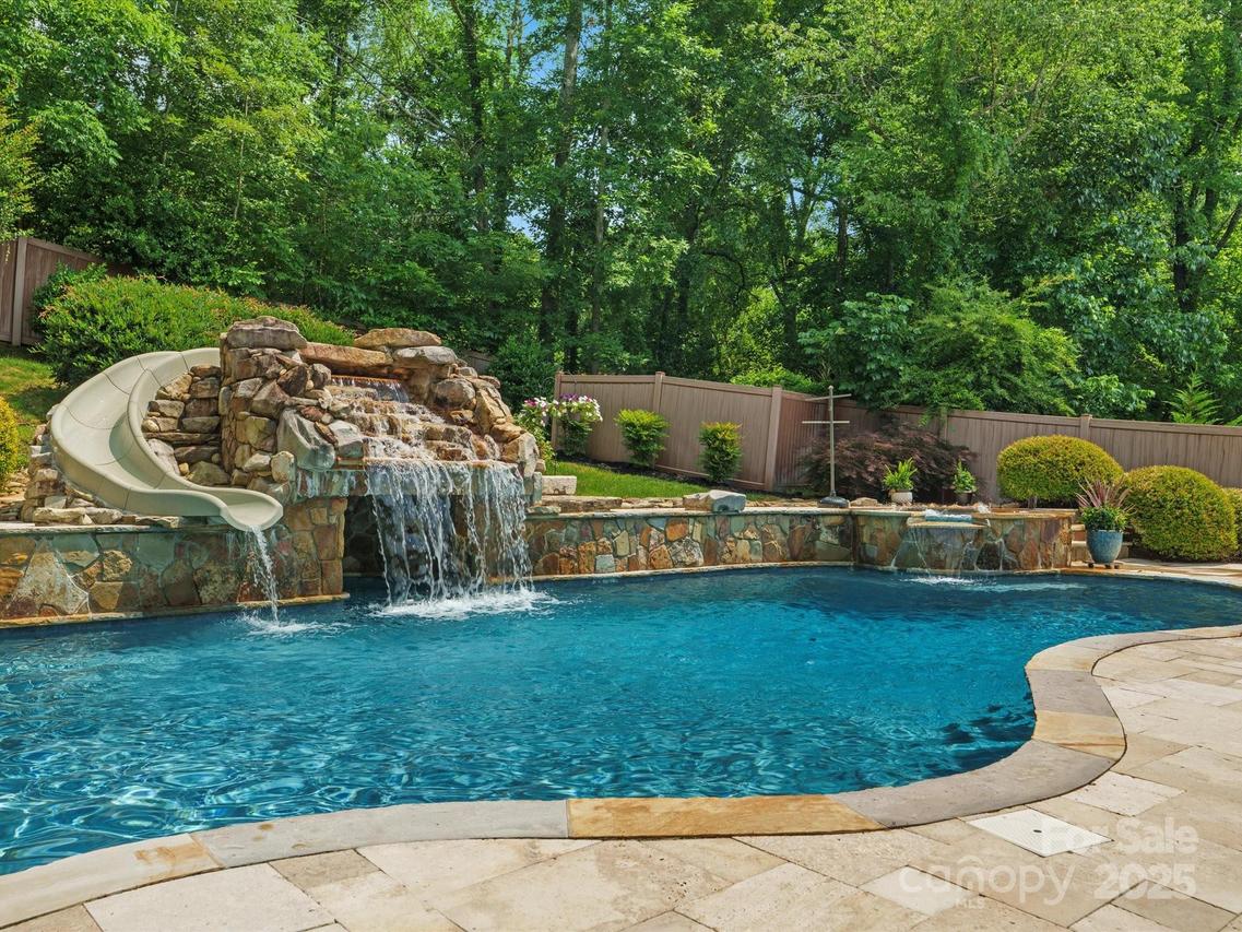 315 Mountainview Dr., Charlotte, NC 28270