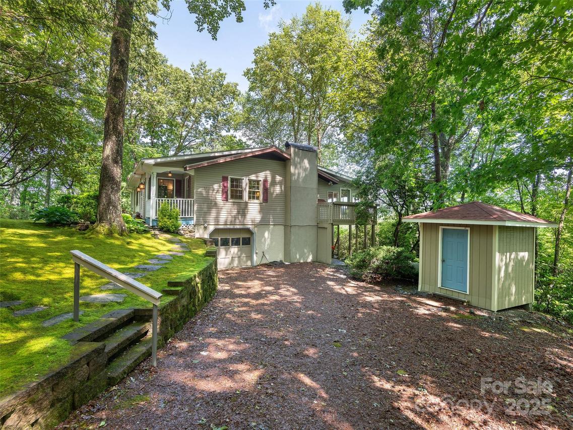 573 Valeria Ln., Pisgah Forest, NC 28768