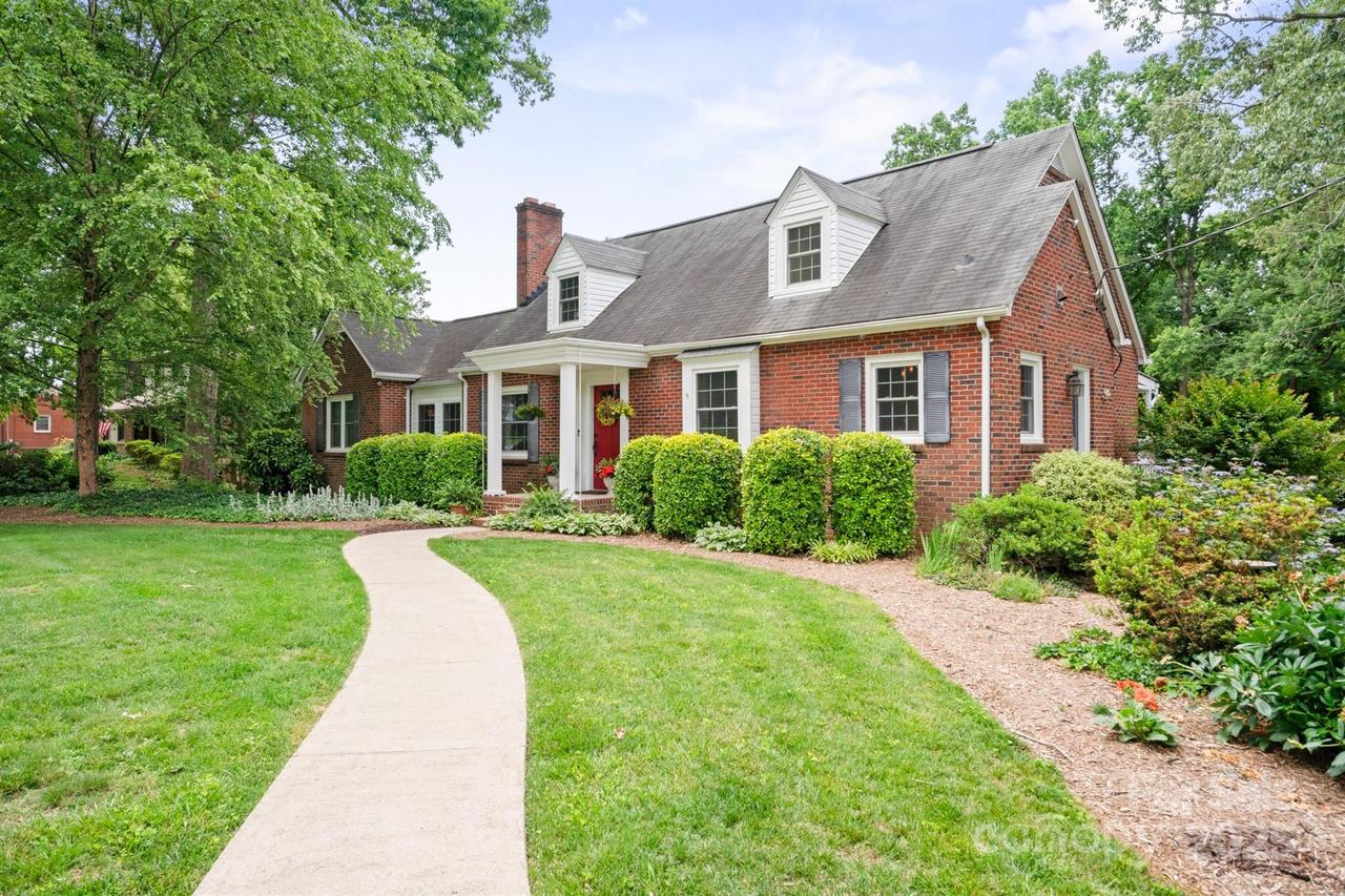81 21st Ave., Hickory, NC 28601