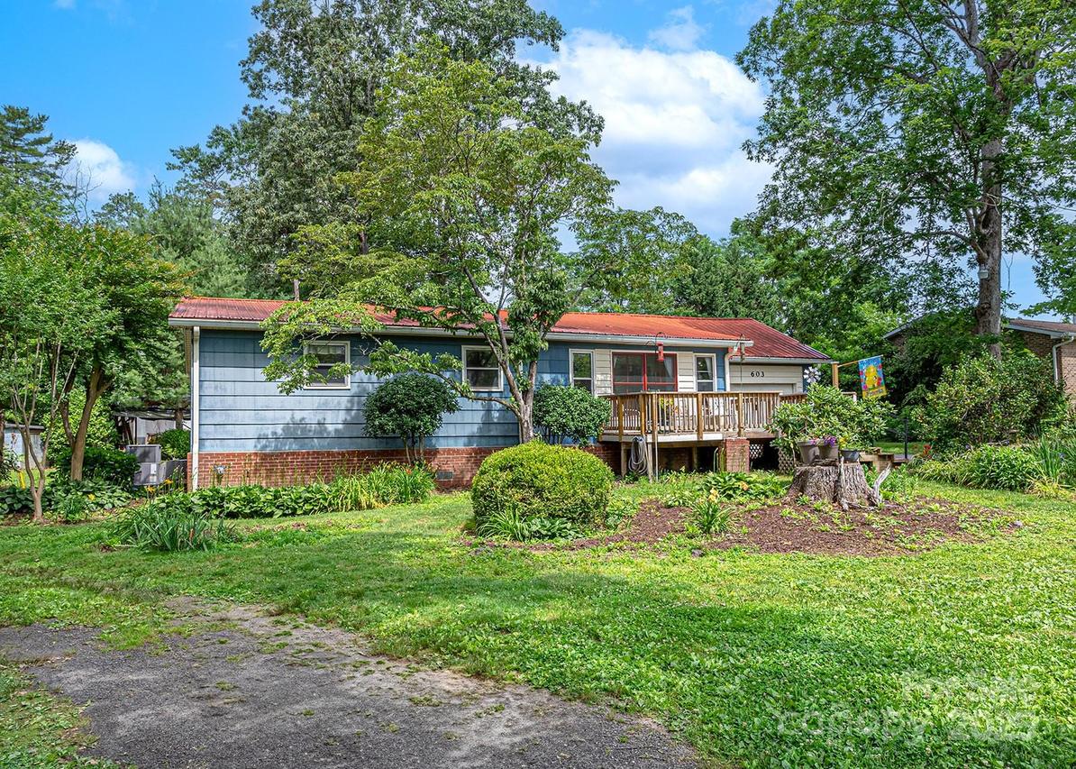 603 S Orchard Rd., Flat Rock, NC 28731