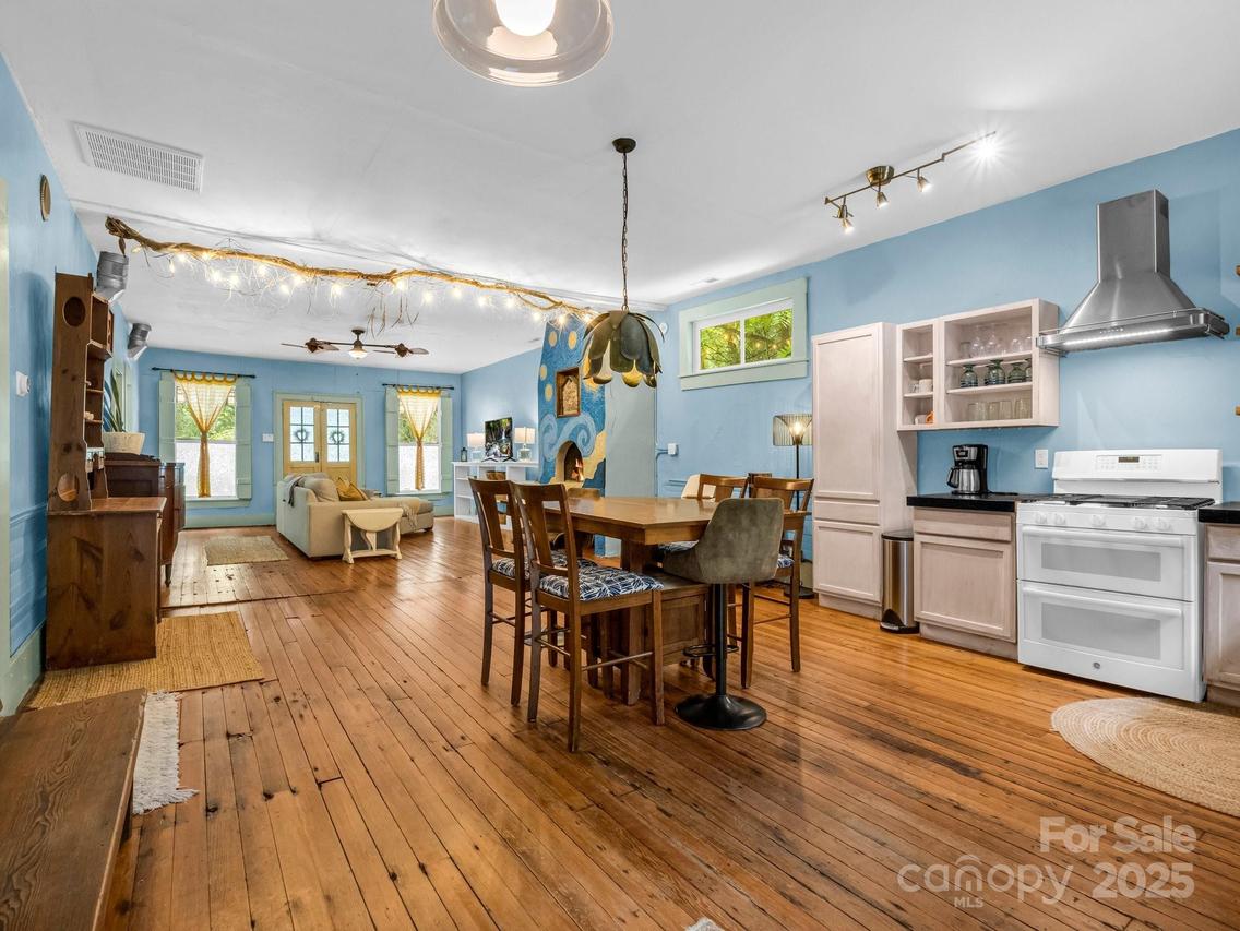 2622 Greenville Hwy., Flat Rock, NC 28731