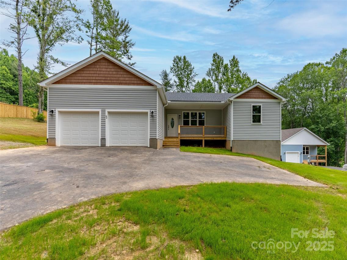 62 Smokey Quartz Ln., Flat Rock, NC 28731