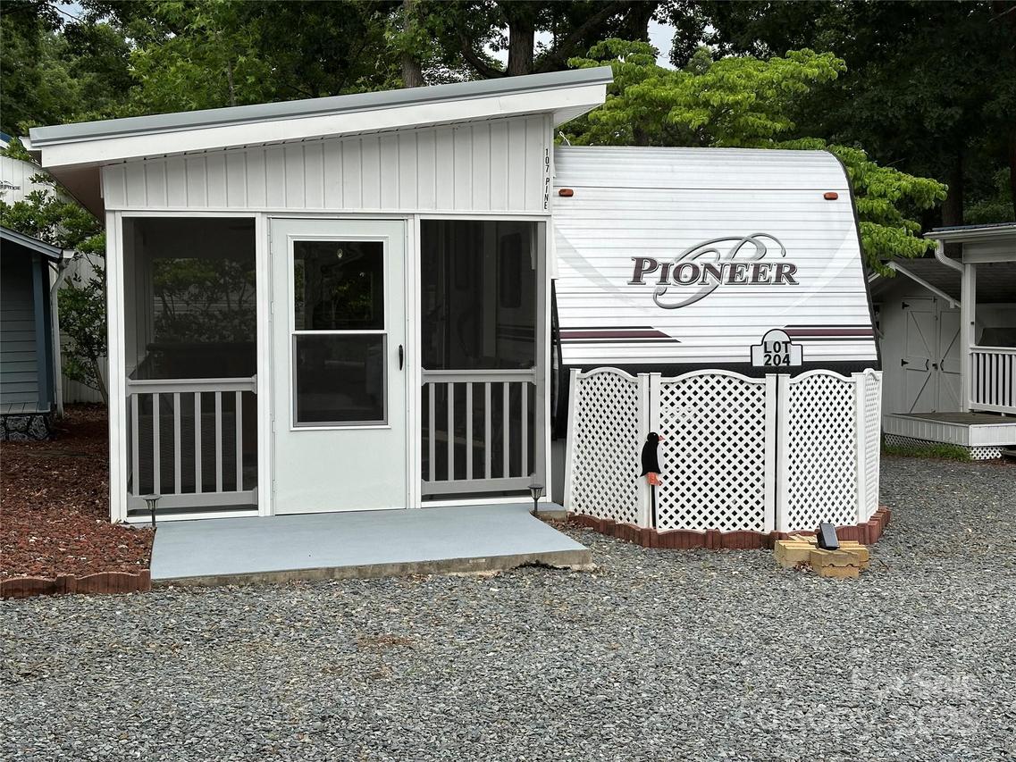 107 Pine St., New London, NC 28127