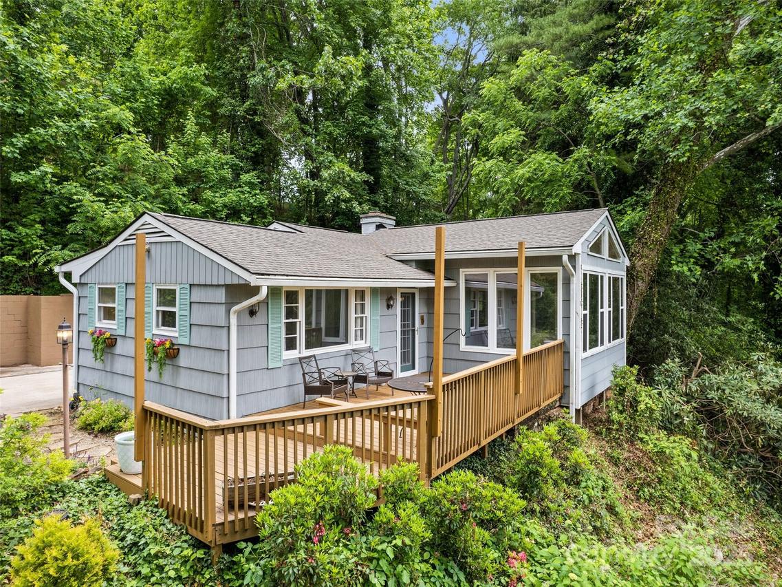 56 Lenoir Cir., Waynesville, NC 28786