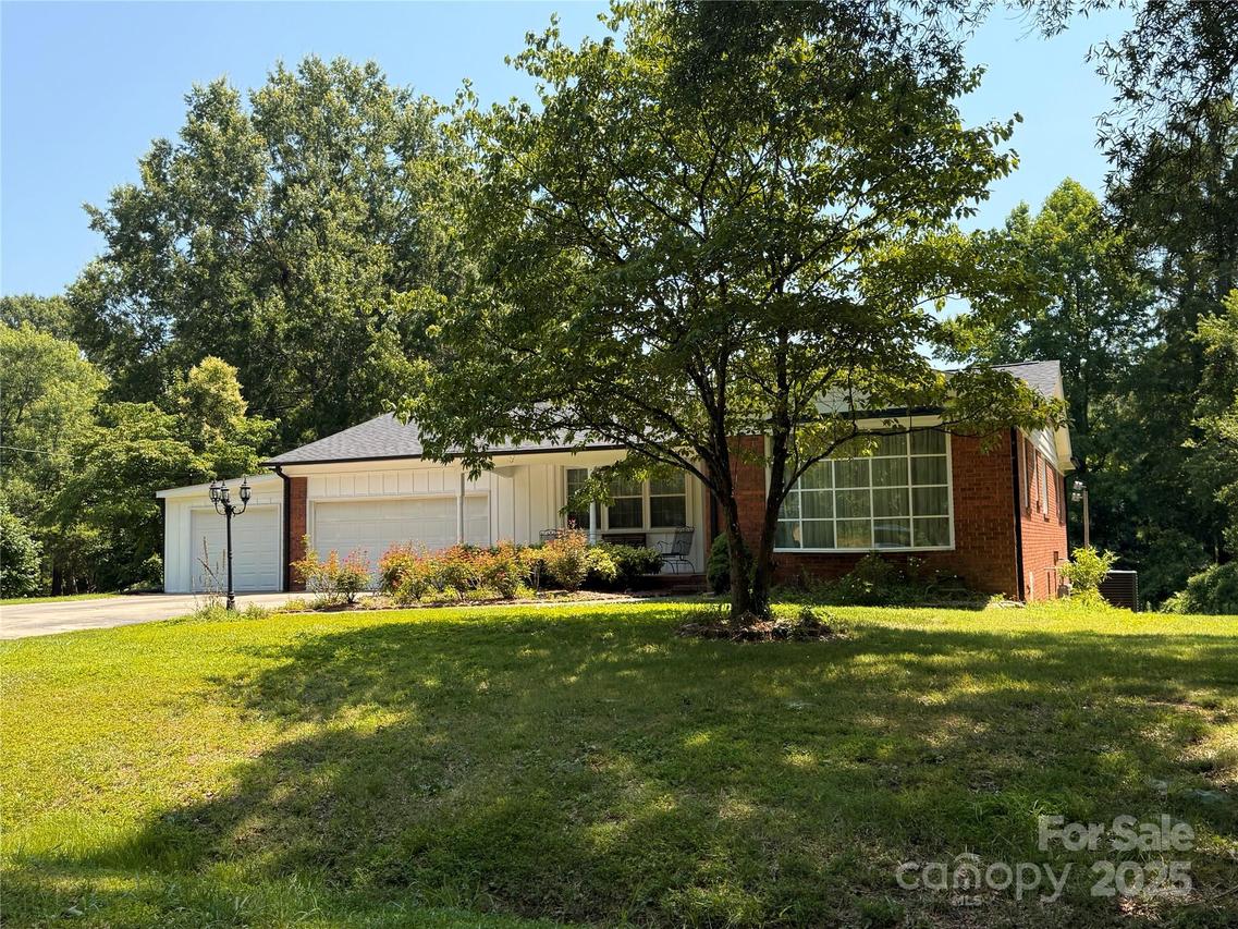 2405 Forrestbrook Dr., Kannapolis, NC 28083