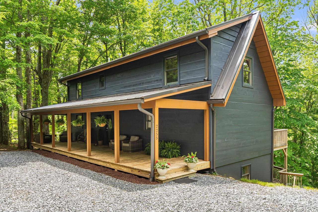 2255 Wolf Laurel Rd., Mars Hill, NC 28754
