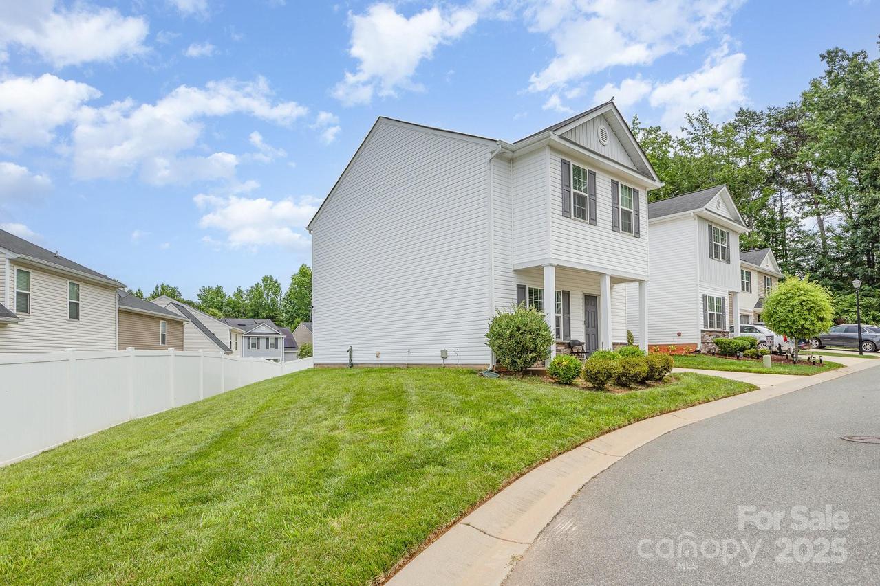 8005 Stevie Oaks Ln., Charlotte, NC 28215