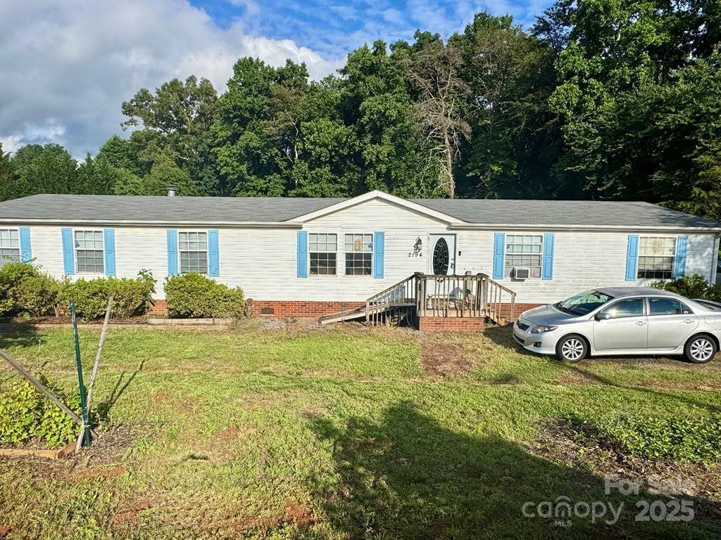 2194 Sterling Ridge Dr., Newton, NC 28658
