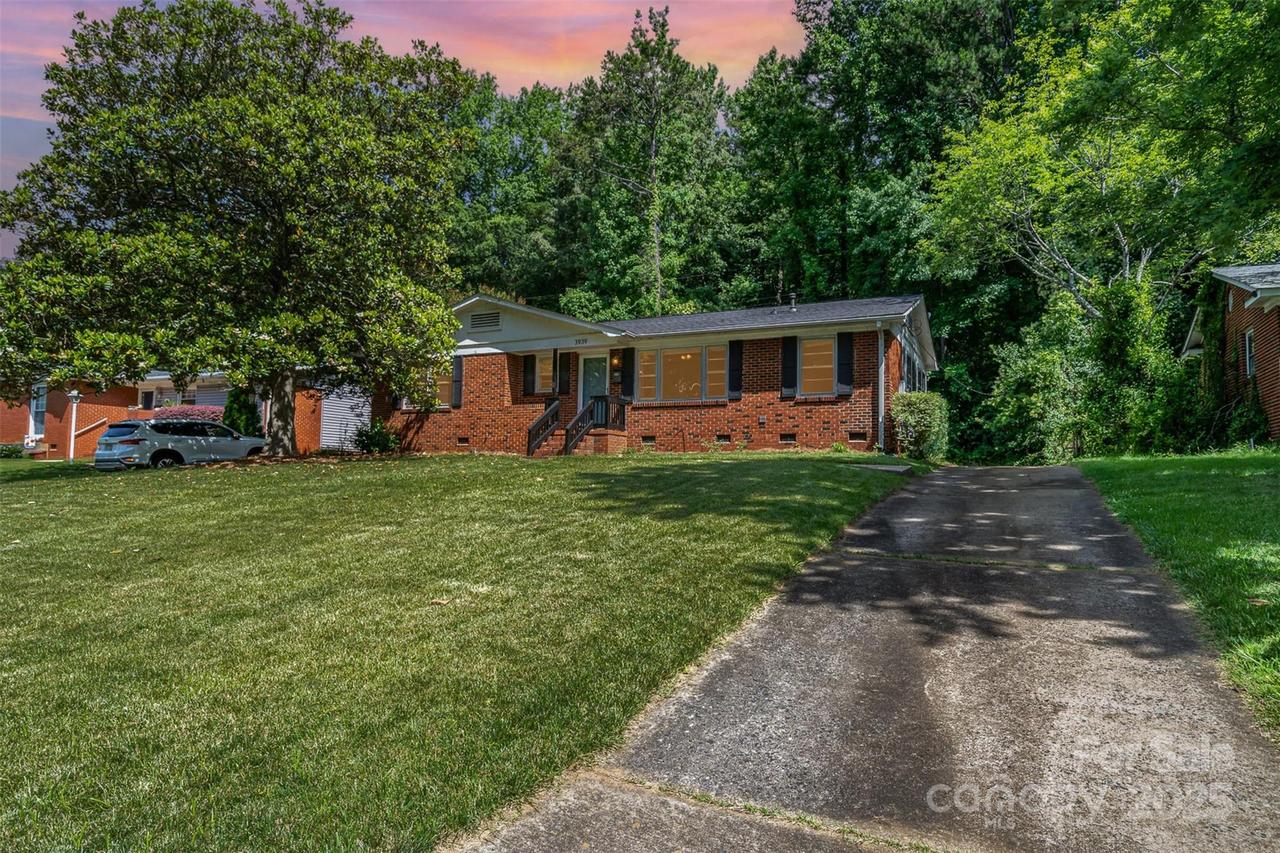 3939 Sheffield Dr., Charlotte, NC 28205
