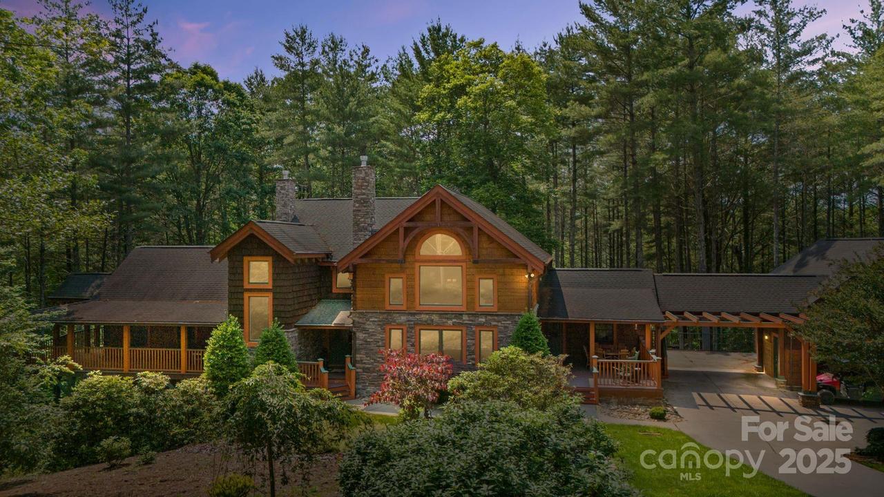 5626 Rocky Falls Ln., Lenoir, NC 28645