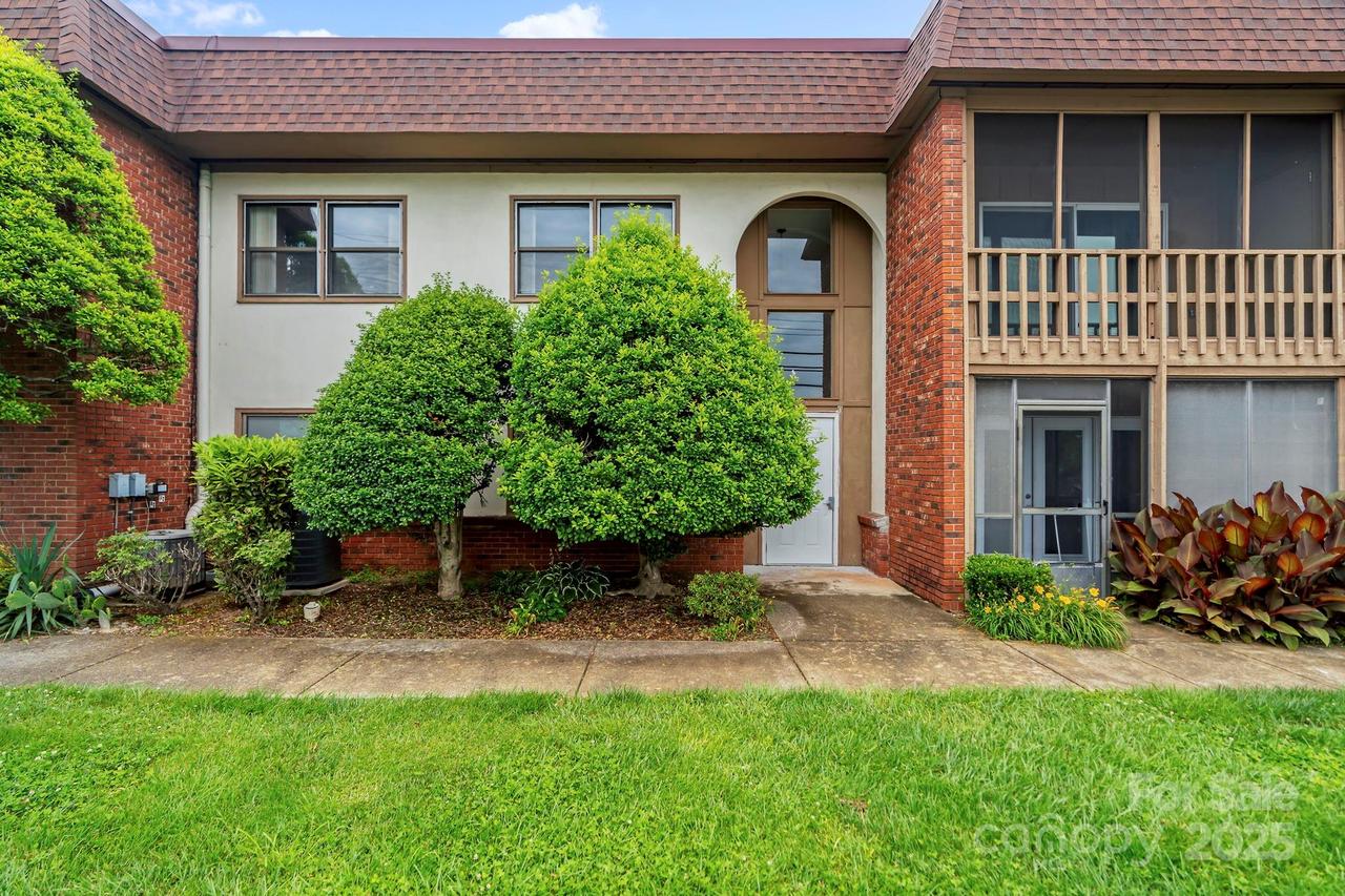 427 6th Ave. #Unit B-8, Hendersonville, NC 28739