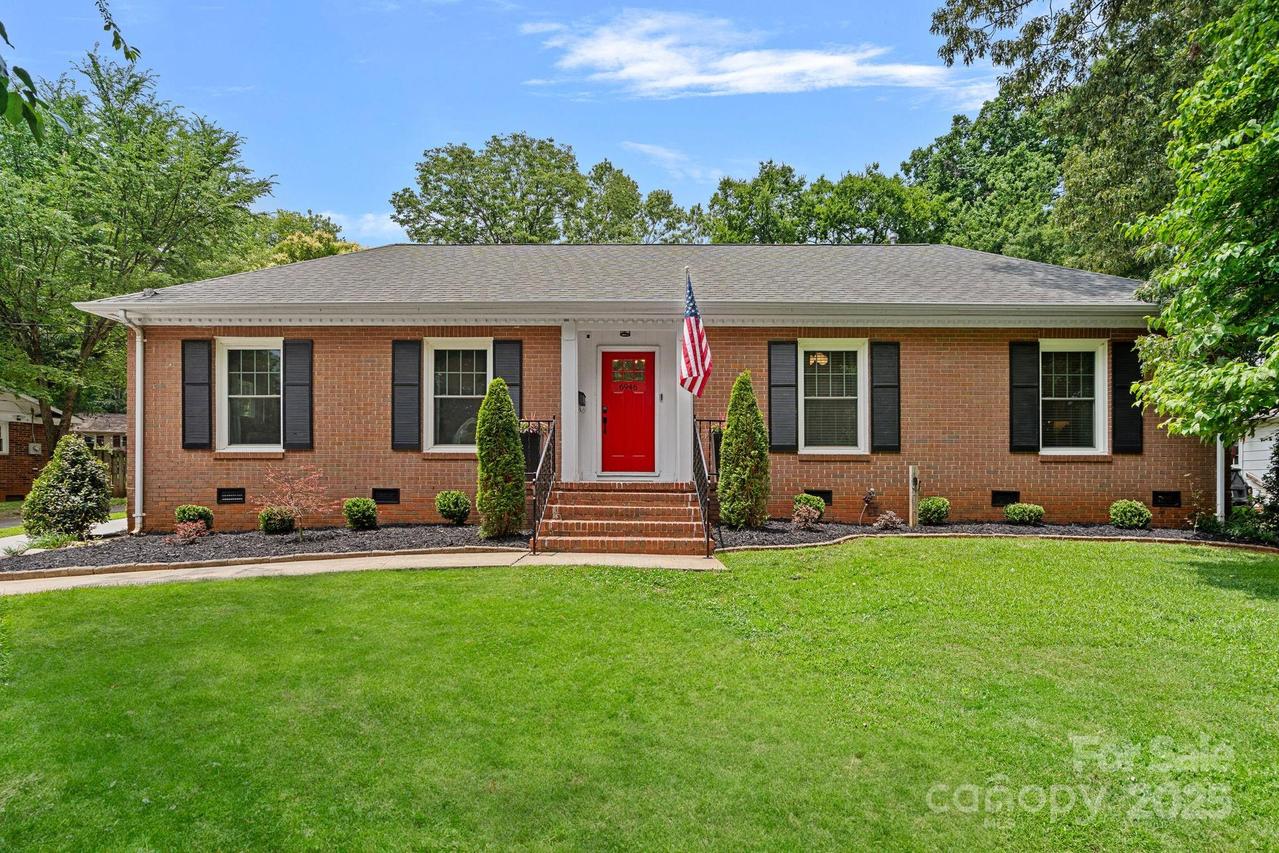 6946 Woodstock Dr., Charlotte, NC 28210