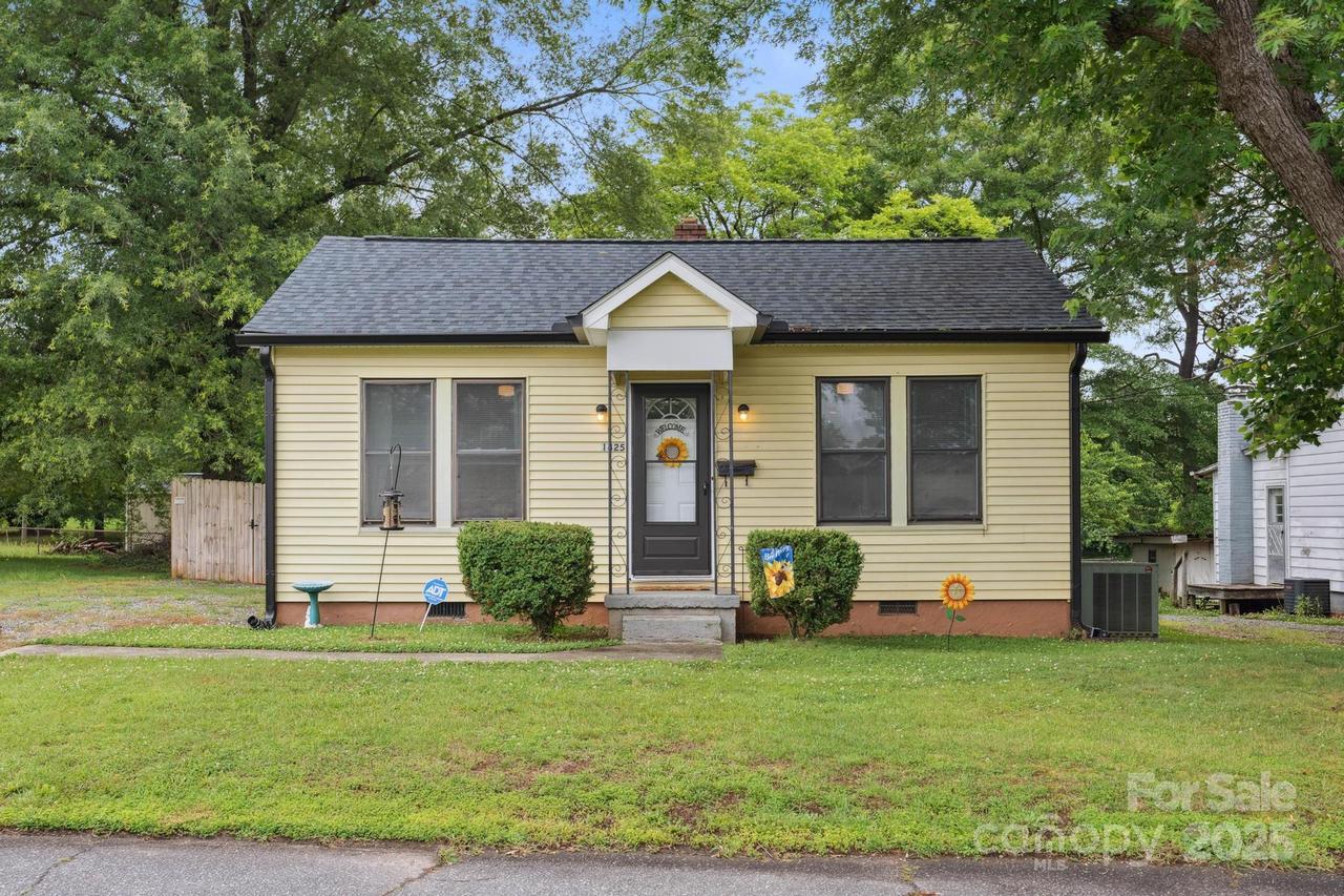 1425 3rd Street Pl. #9-10, Hickory, NC 28601