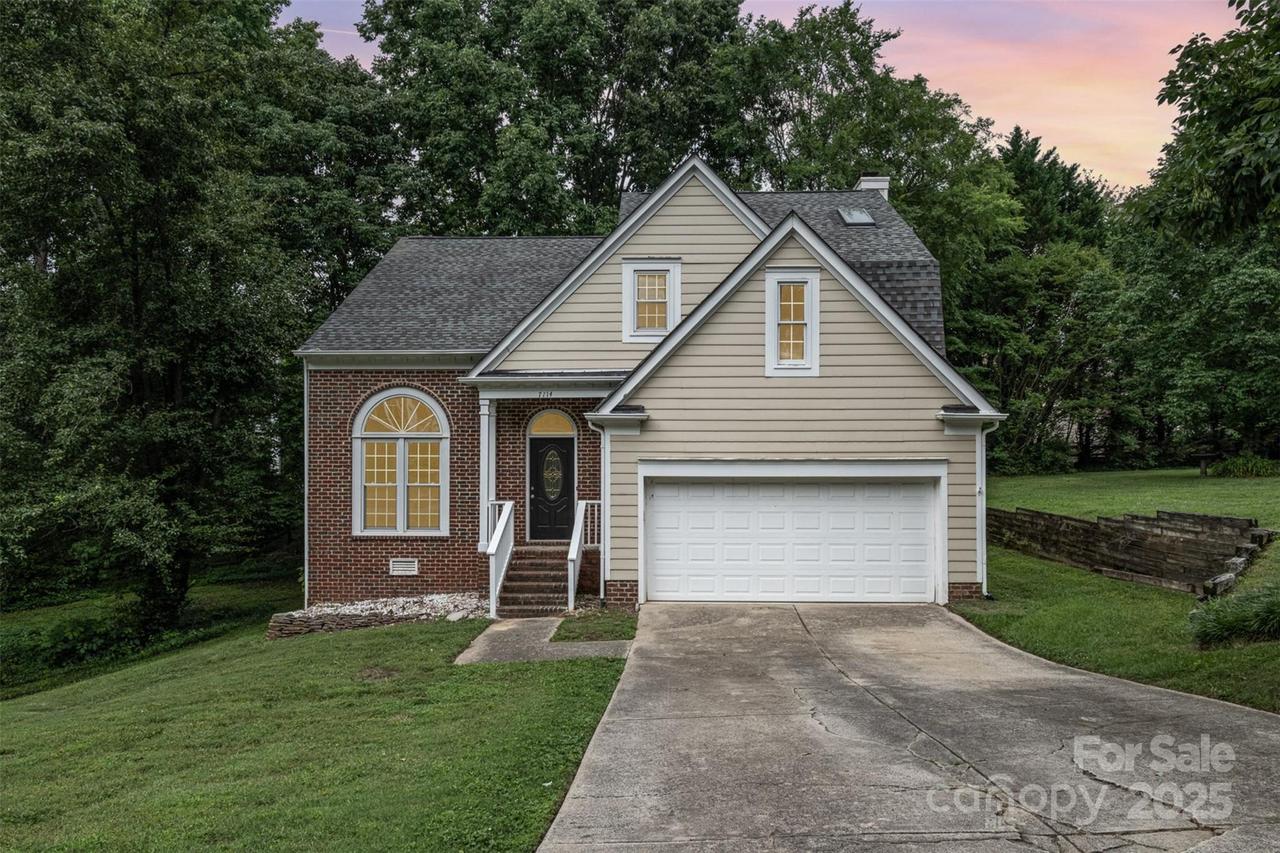 7114 Kinsmore Ln., Charlotte, NC 28269