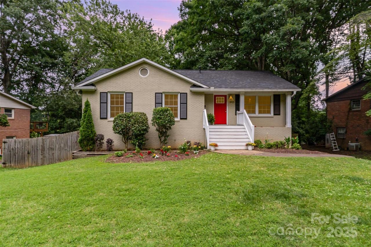 6935 Woodstock Dr., Charlotte, NC 28210