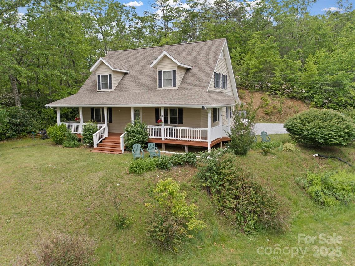 138 Down To Earth Dr., Burnsville, NC 28714