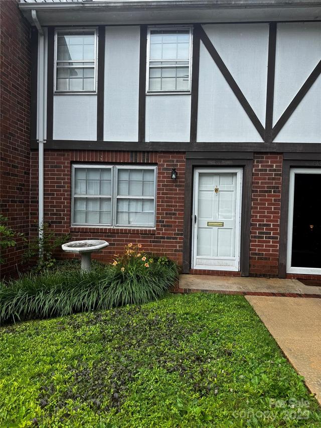 1300 Larchmont Pl. #208, Salisbury, NC 28147