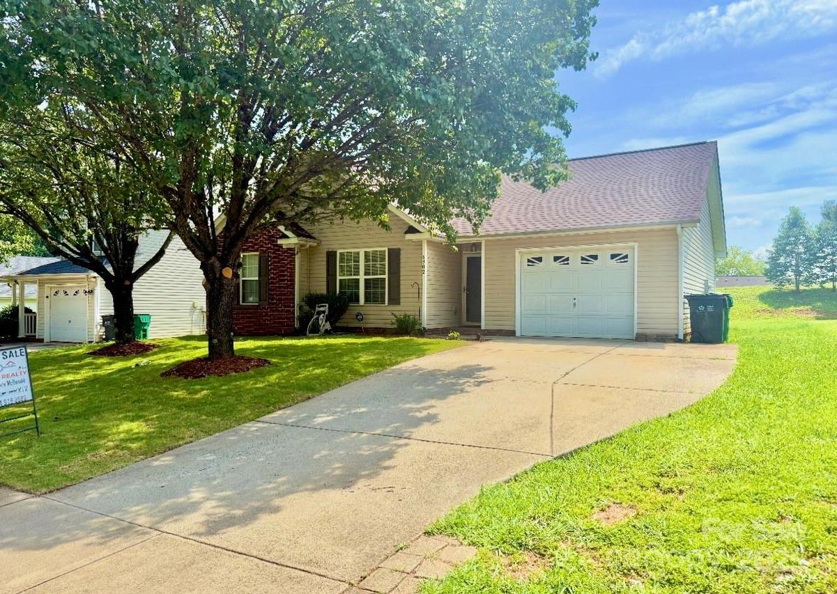 6902 Vernon Wood Ln., Charlotte, NC 28262