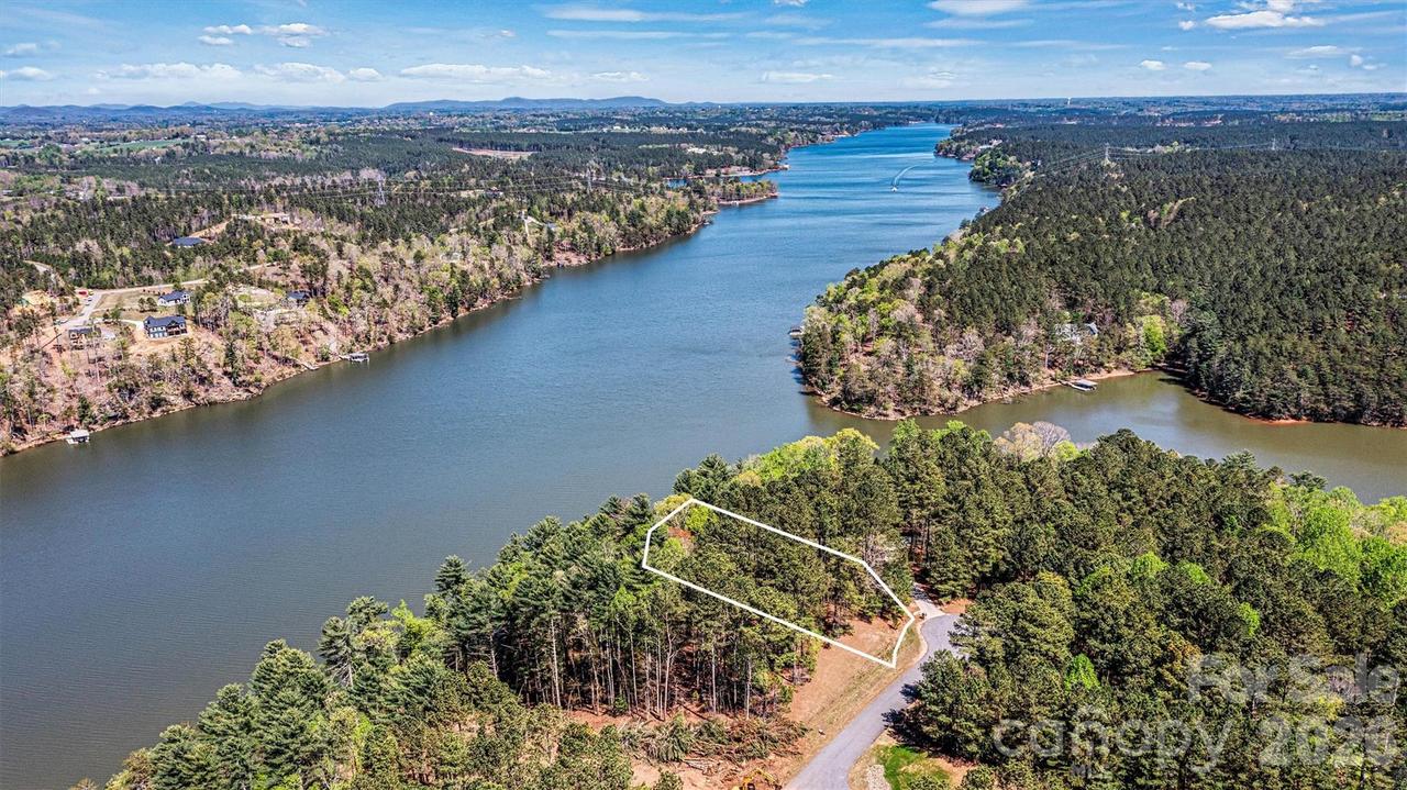 106 Pier Point Dr., Connelly Springs, NC 28612