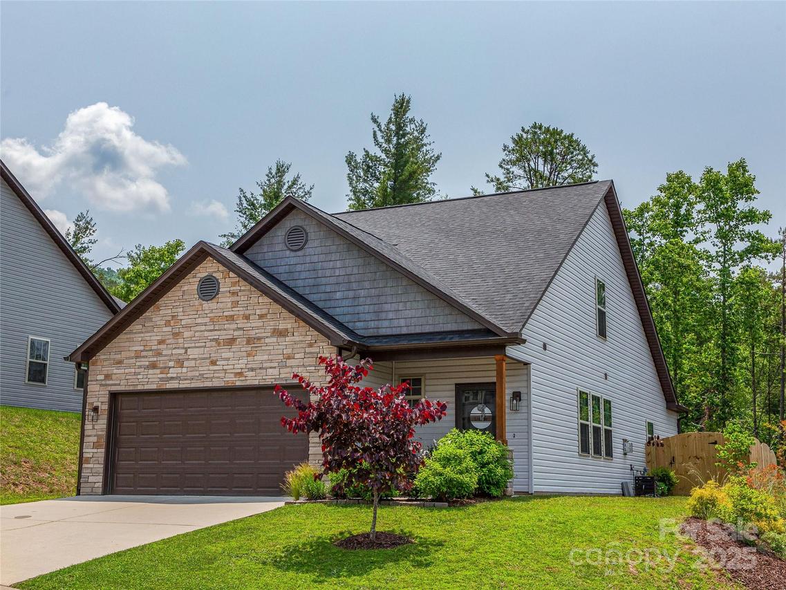 218 Water Leaf Dr., Weaverville, NC 28787