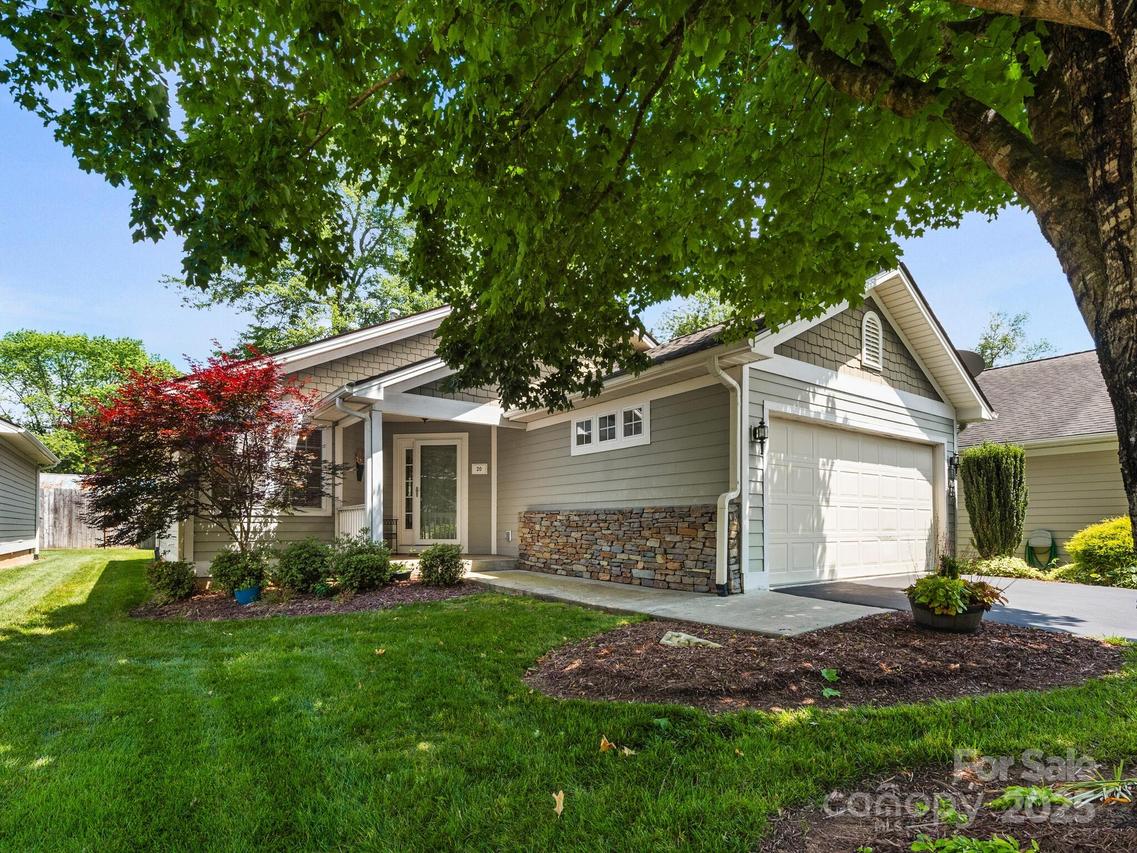 20 E Fairway View Ct., Etowah, NC 28729
