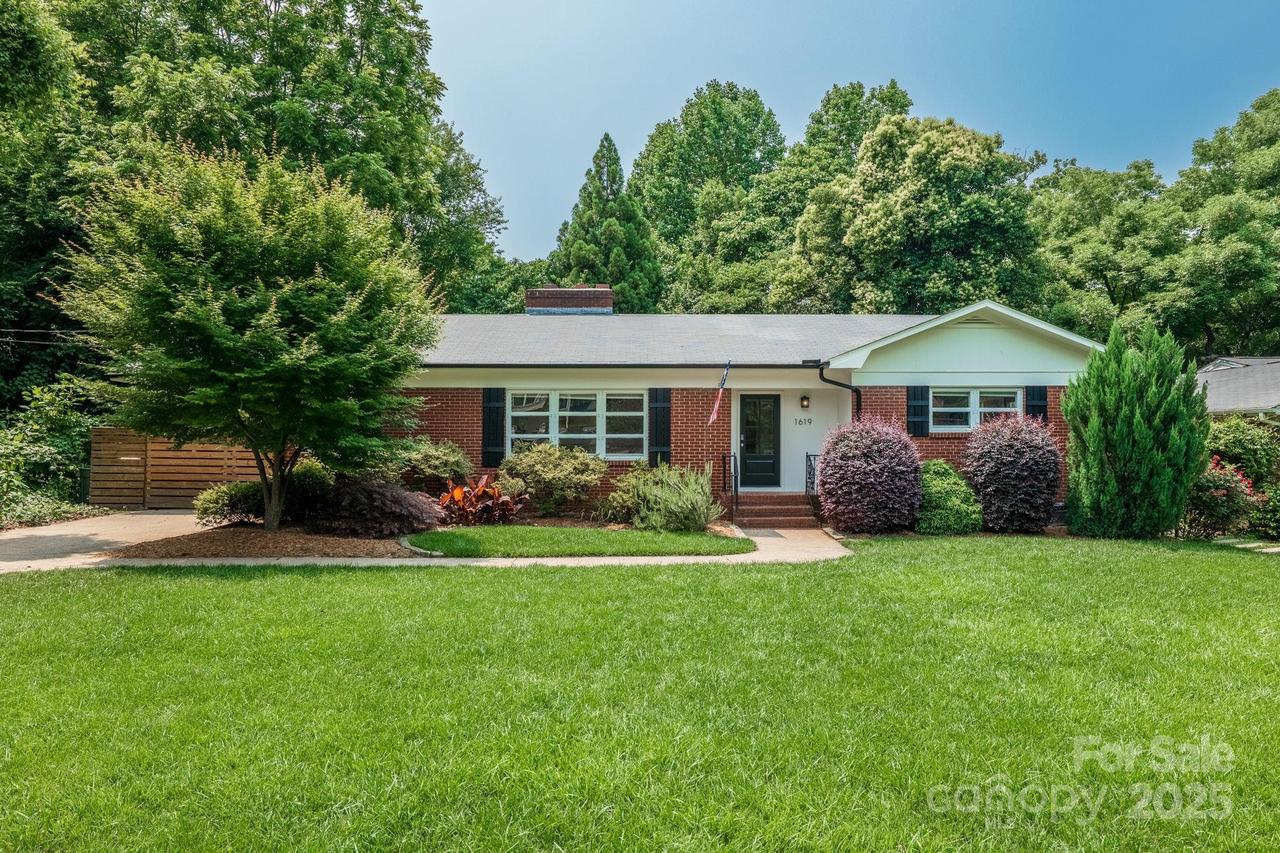 1619 Flynnwood Dr., Charlotte, NC 28205
