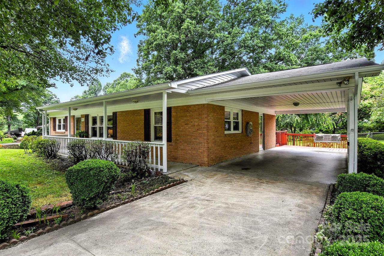 2911 Spencer St., Lenoir, NC 28645