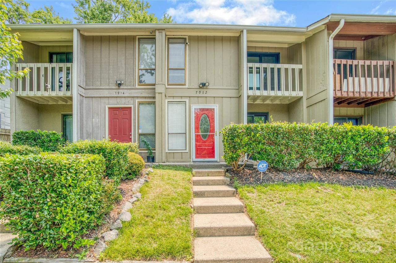 7912 Charter Oak Ln., Charlotte, NC 28226