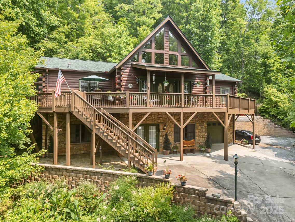 158 Raven Blvd., Lake Lure, NC 28746