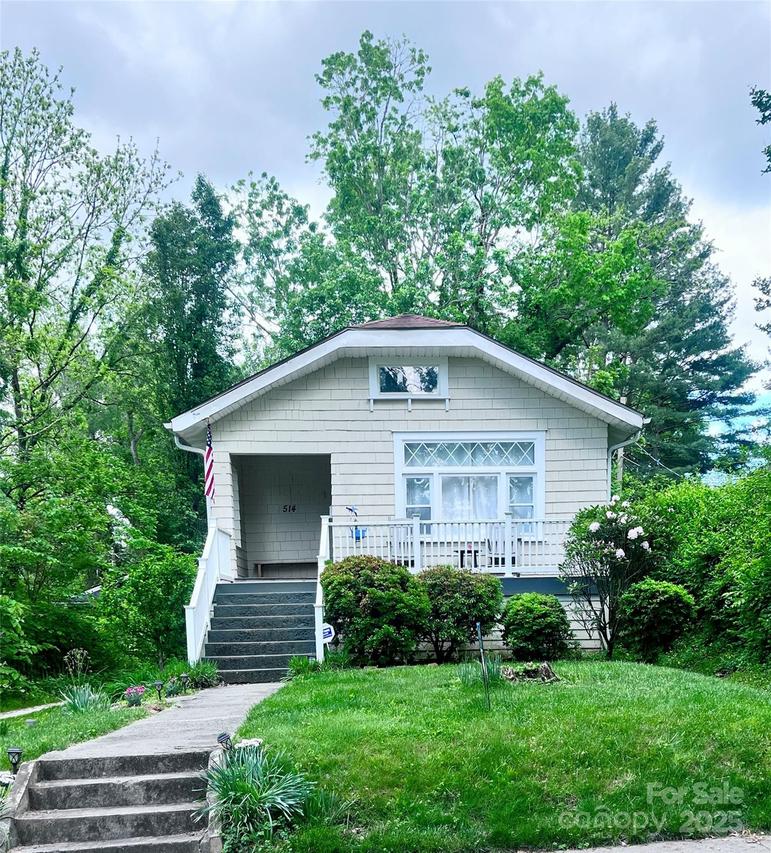 514 3rd Ave., Hendersonville, NC 28739