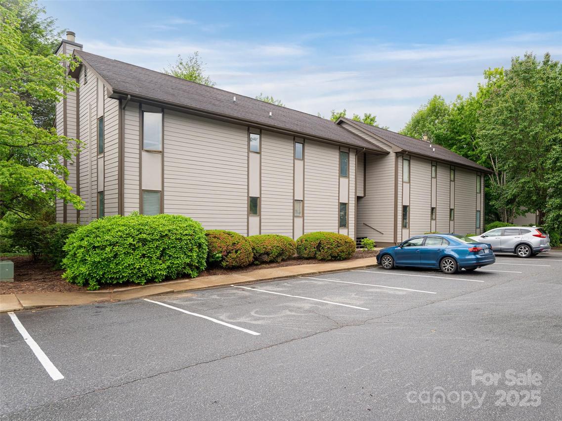 201 Racquet Club Rd. #21, Asheville, NC 28803